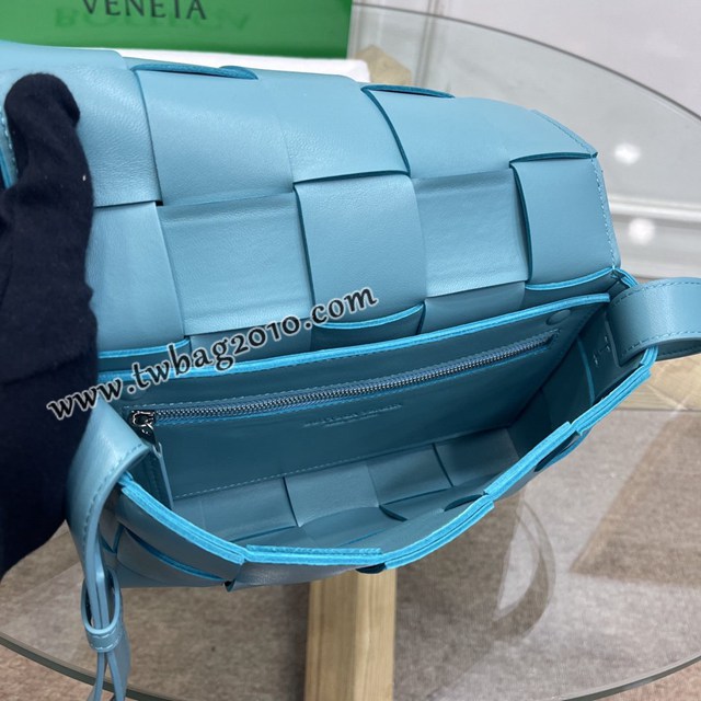 Bottega veneta高端女包 KF0017油畫藍 寶緹嘉羊皮編織女包 BV經典款Cassette新款放大編織斜挎包  gxz1214